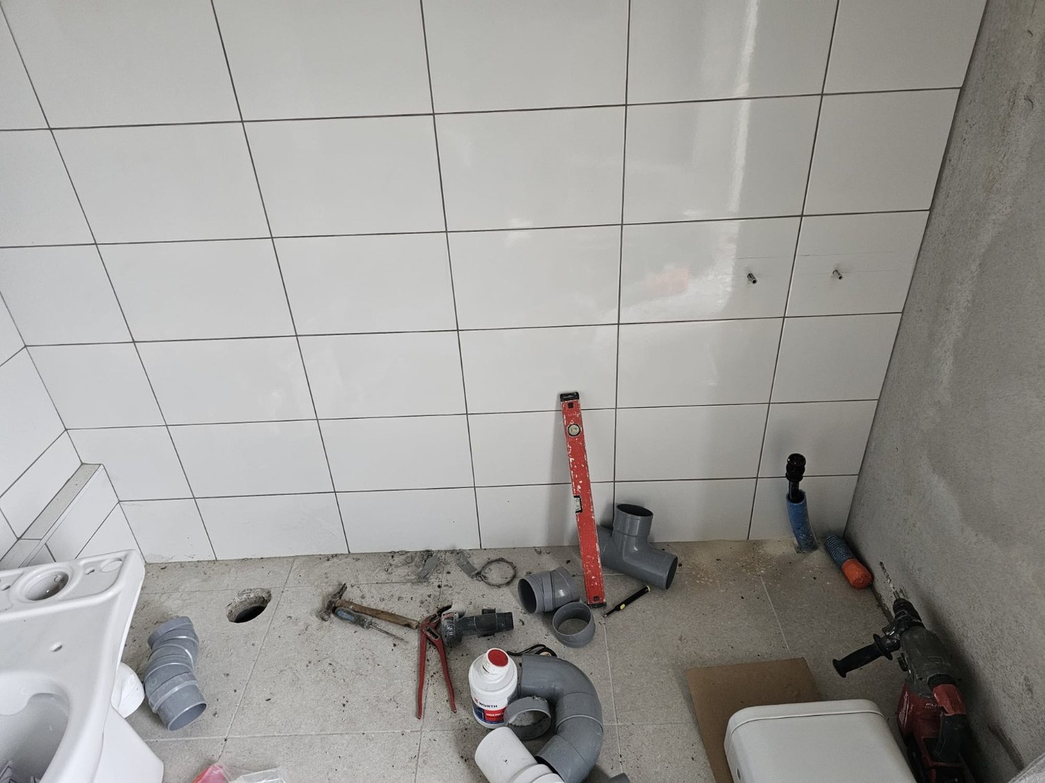 Étape de travaux dans une salle de bains