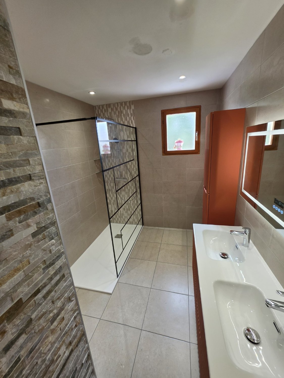 Salle de bains rénovée par Arsène Junior